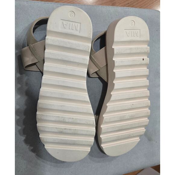 MIA "Jene" Sand Color Sandal Size 9 New Without Box - Picture 5 of 5